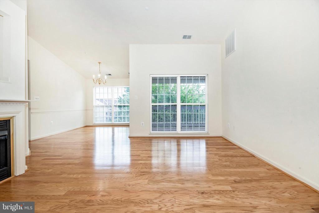 2506 COACH HOUSE WAY 3B