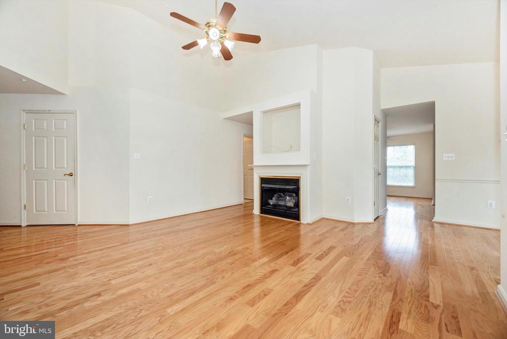 2506 COACH HOUSE WAY 3B