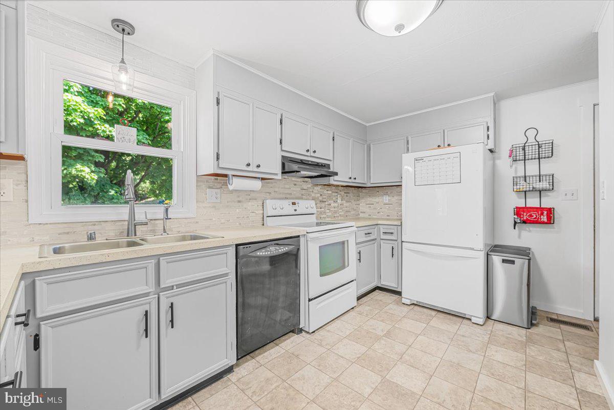 14011 PRYOR ROAD