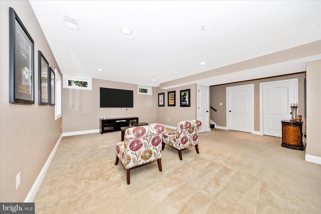 748 POTOMAC VIEW PARKWAY