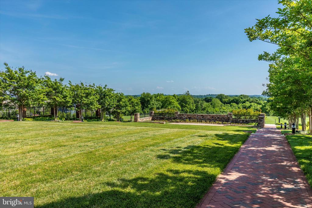 748 POTOMAC VIEW PARKWAY