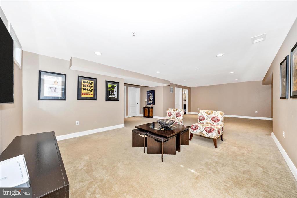 748 POTOMAC VIEW PARKWAY