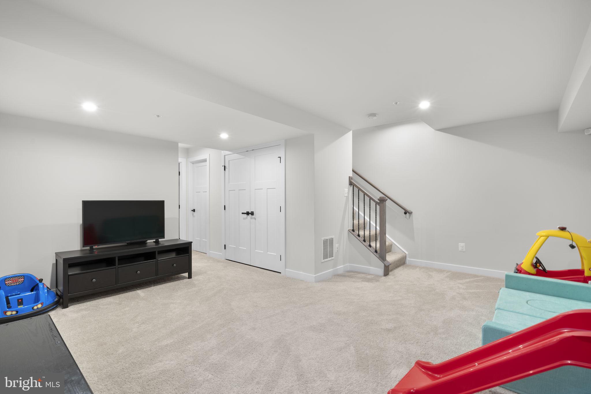 1713 AURORA WAY