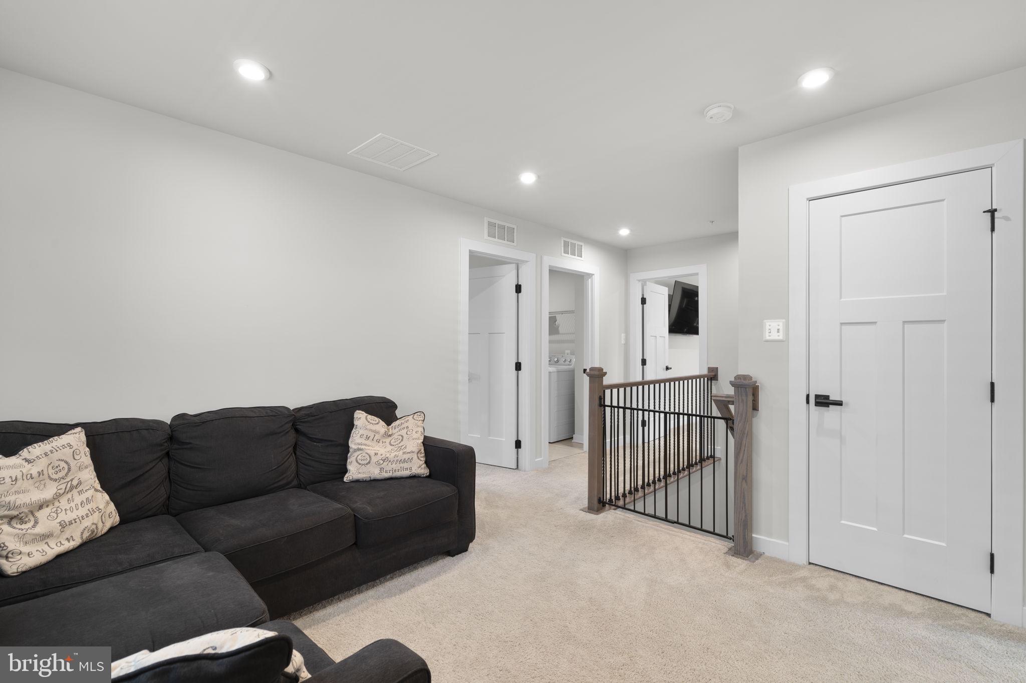 1713 AURORA WAY