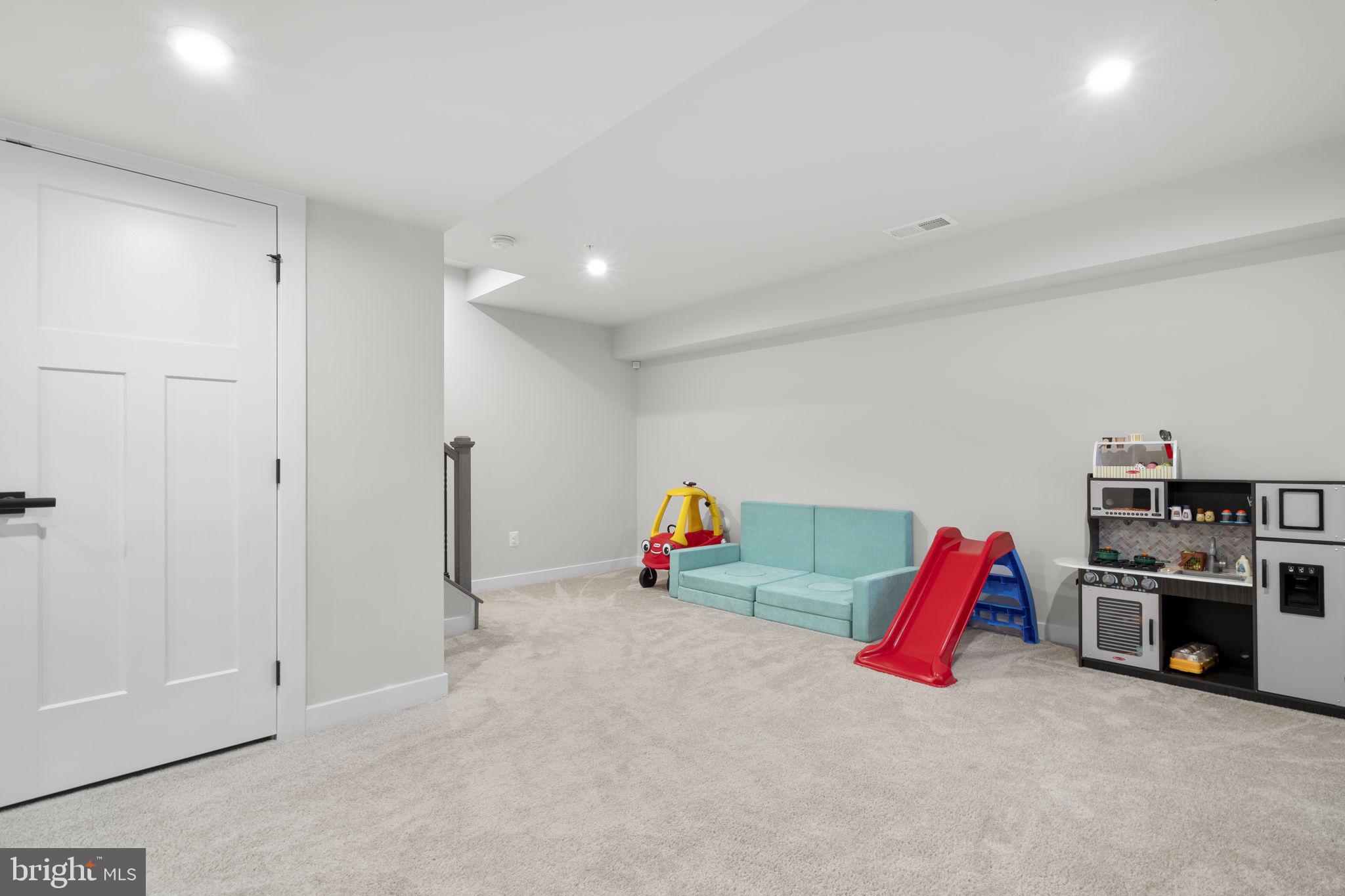 1713 AURORA WAY