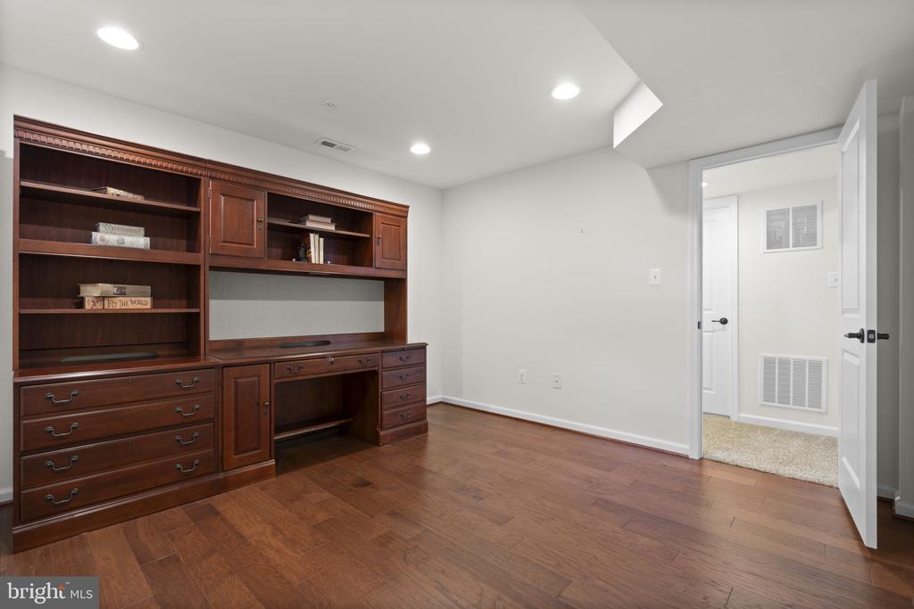 4709 PULLER DRIVE