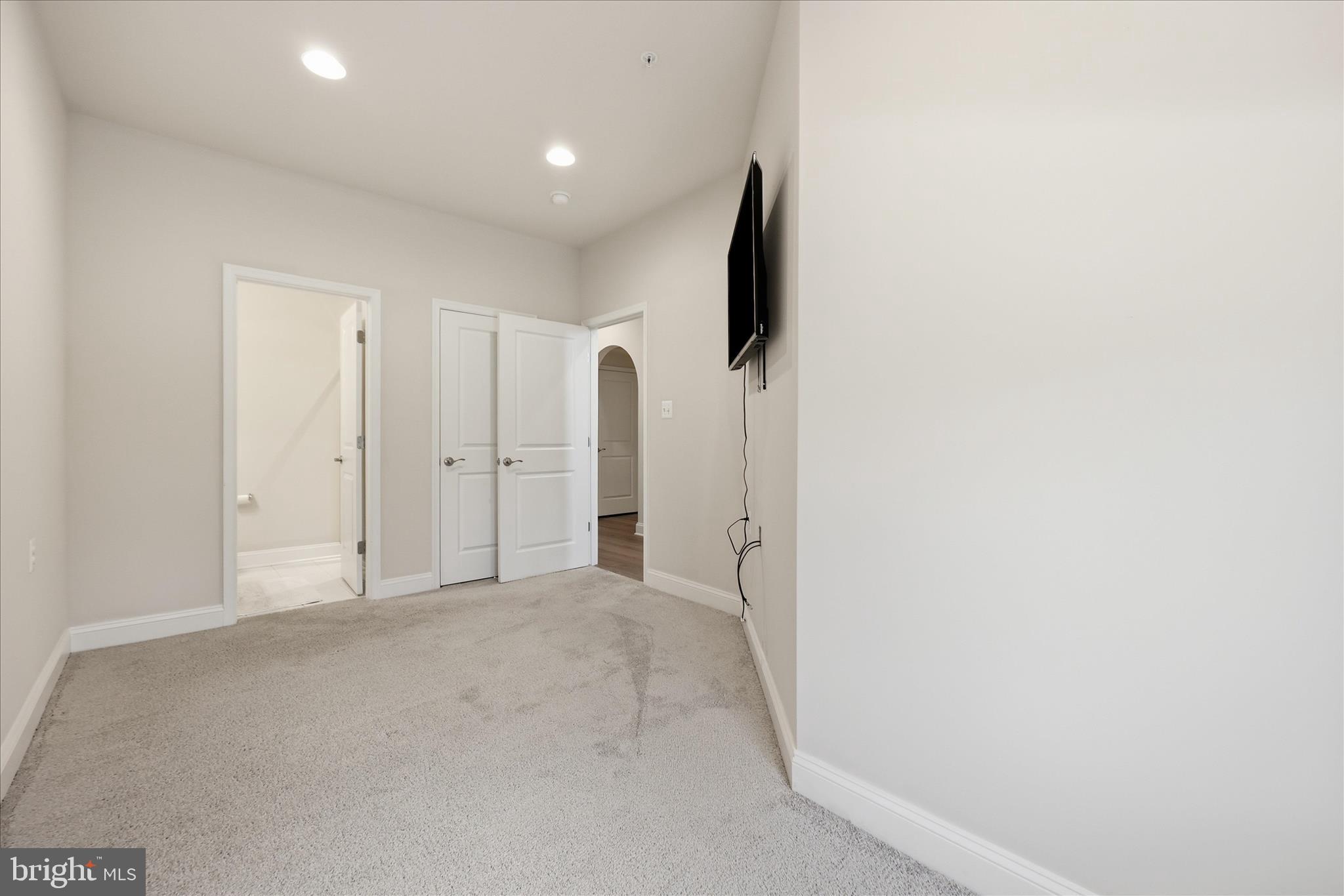 1090 HOLDEN ROAD