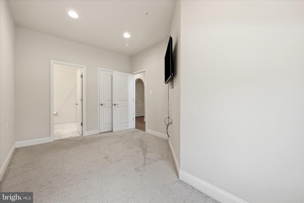 1090 HOLDEN ROAD