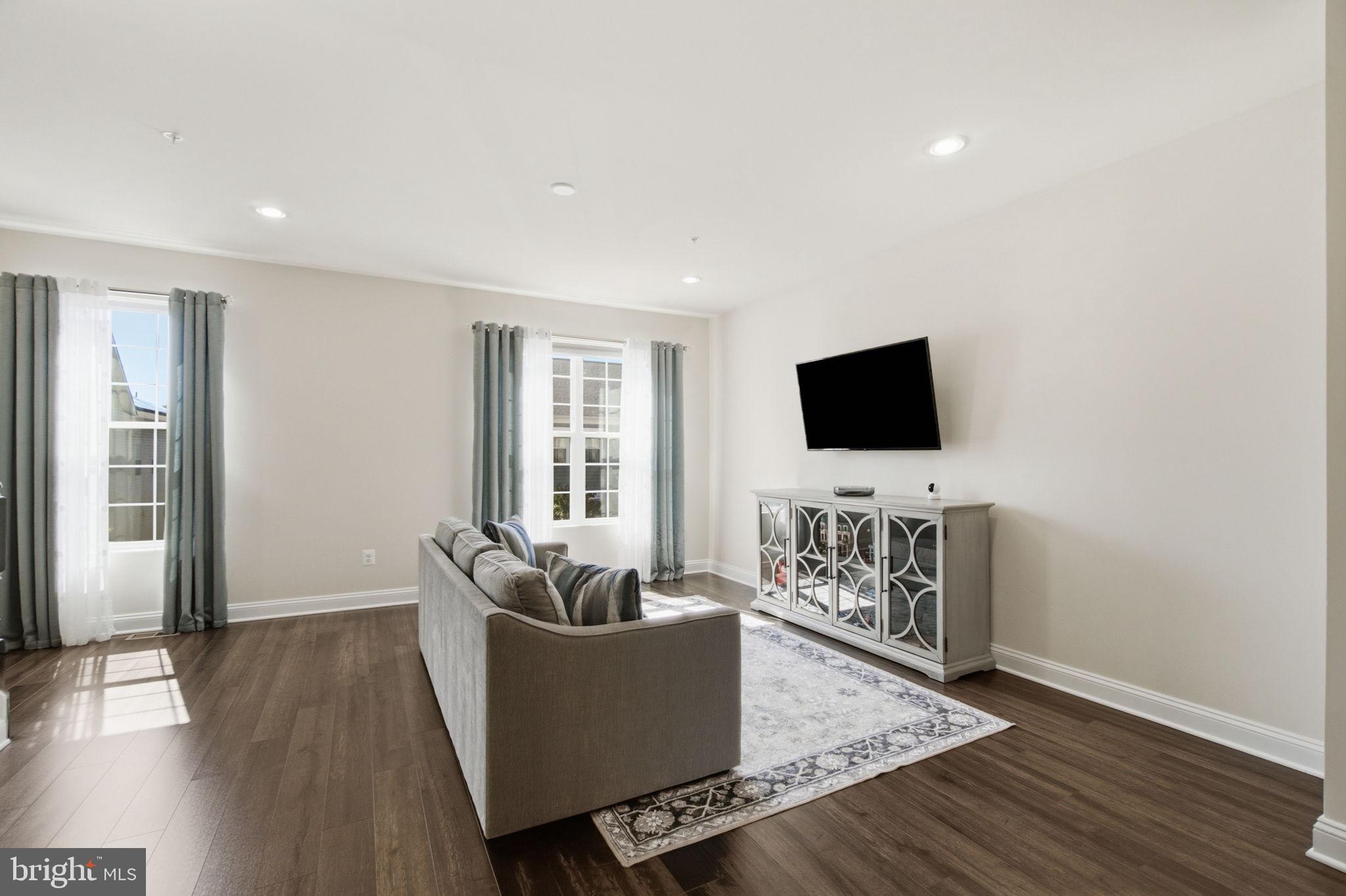 5066 JUDICIAL WAY