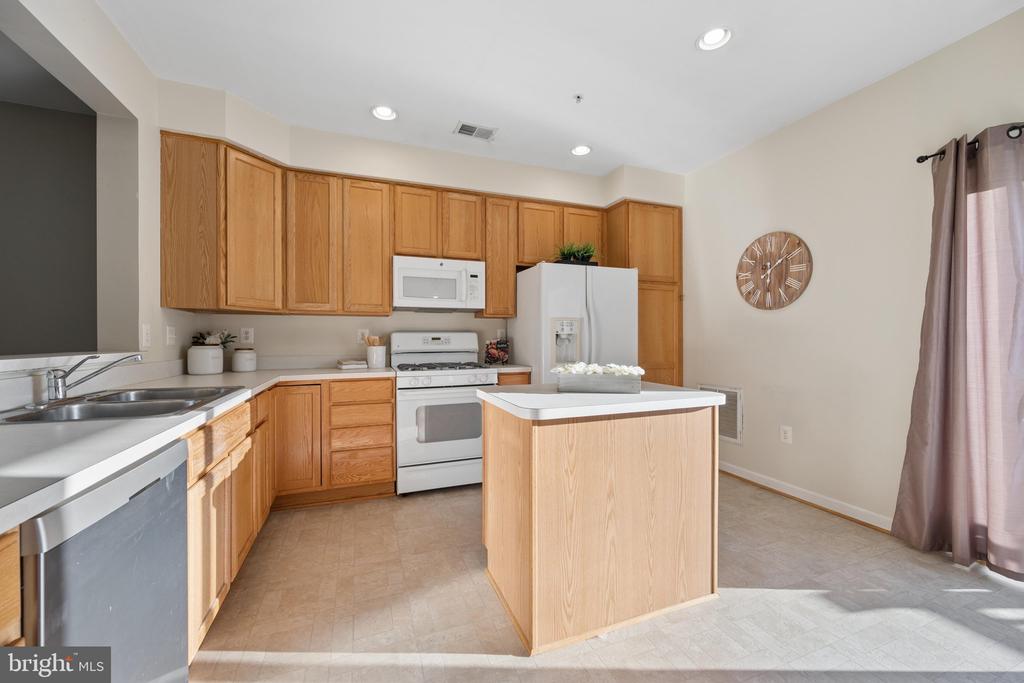 5302 TALLADEGA COURT C 207