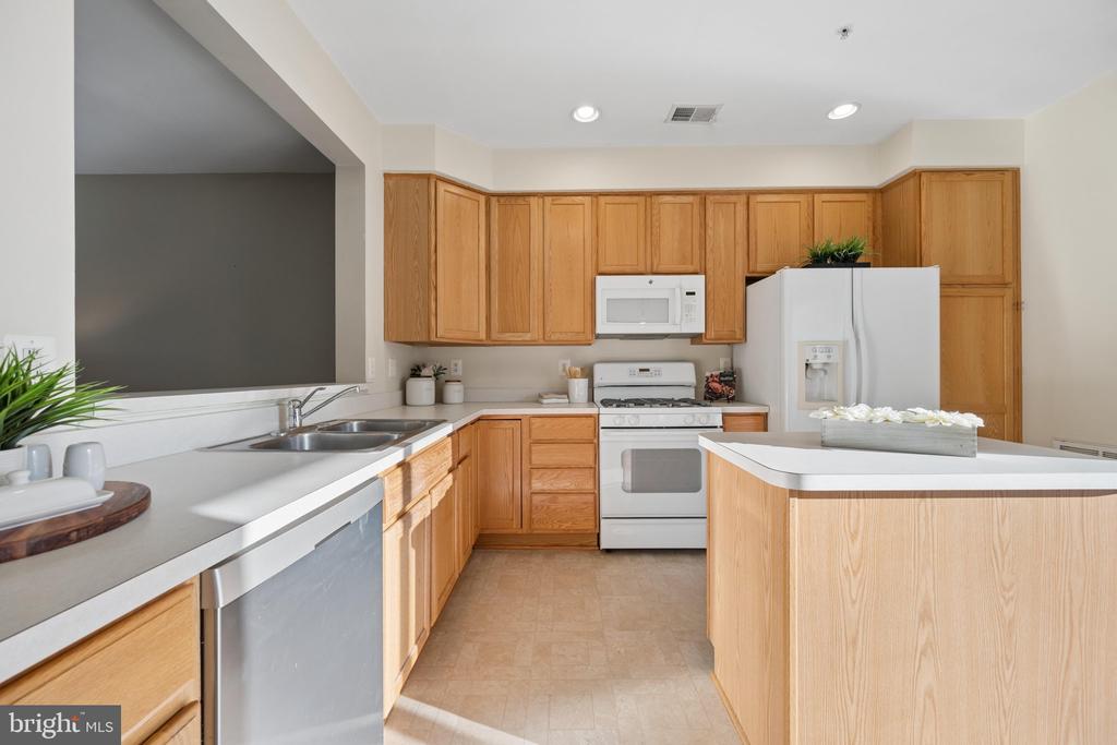 5302 TALLADEGA COURT C 207