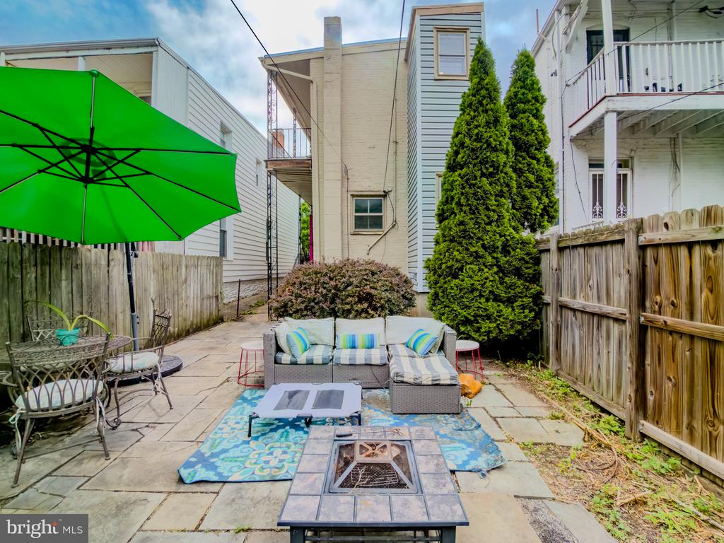 706 N MARKET STREET