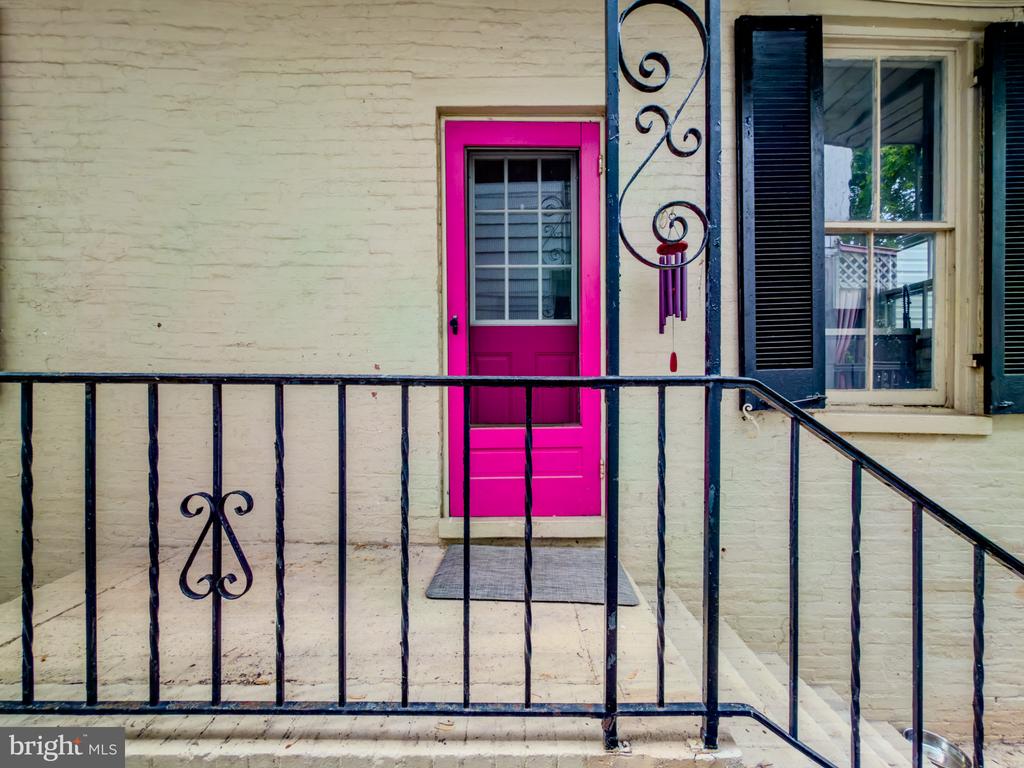 706 N MARKET STREET