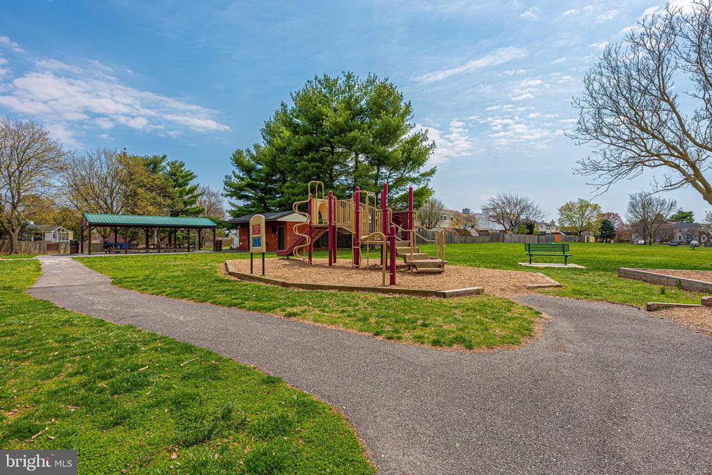 1709 SPRINGHOUSE COURT