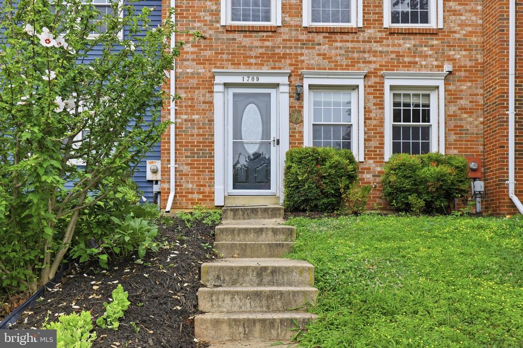 1709 SPRINGHOUSE COURT