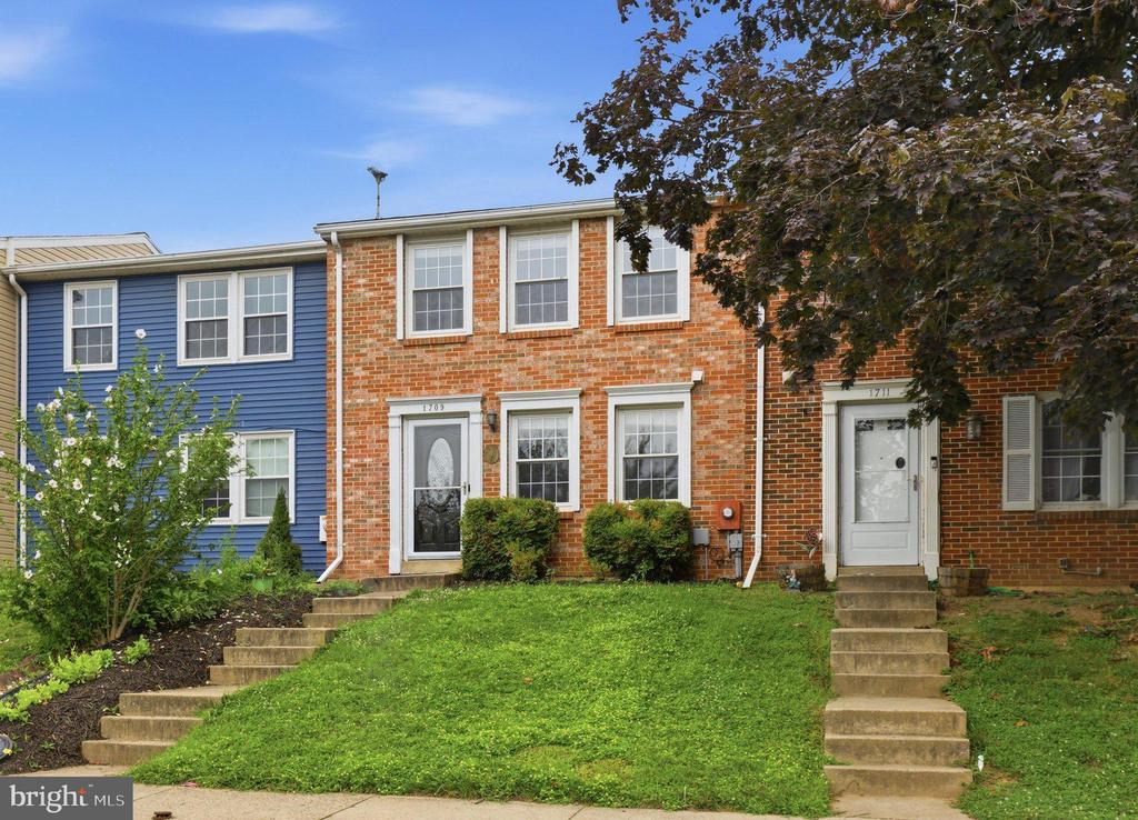1709 SPRINGHOUSE COURT