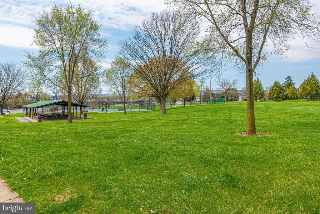 1709 SPRINGHOUSE COURT