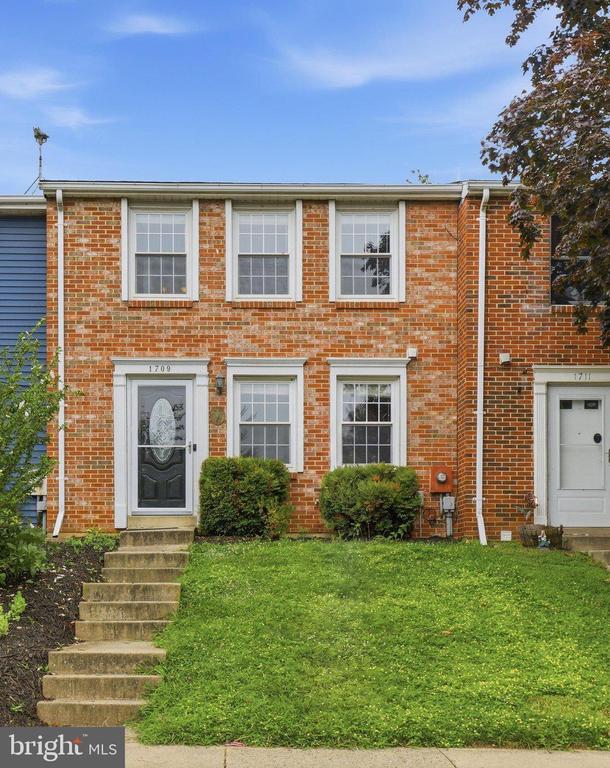 1709 SPRINGHOUSE COURT
