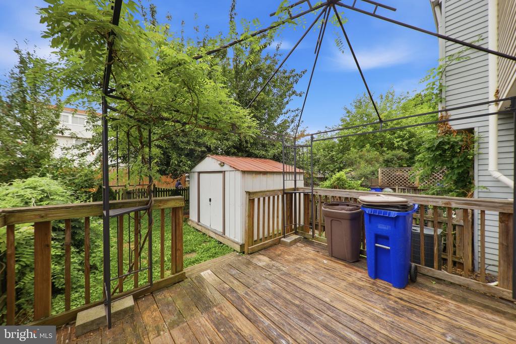 1709 SPRINGHOUSE COURT