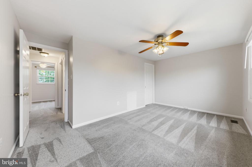 1709 SPRINGHOUSE COURT
