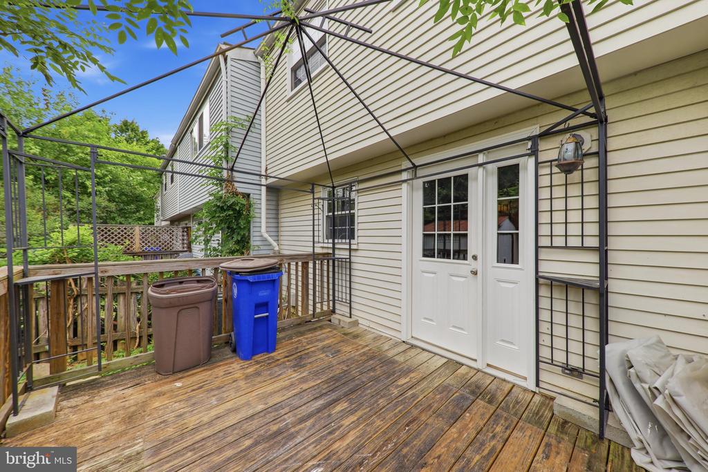 1709 SPRINGHOUSE COURT
