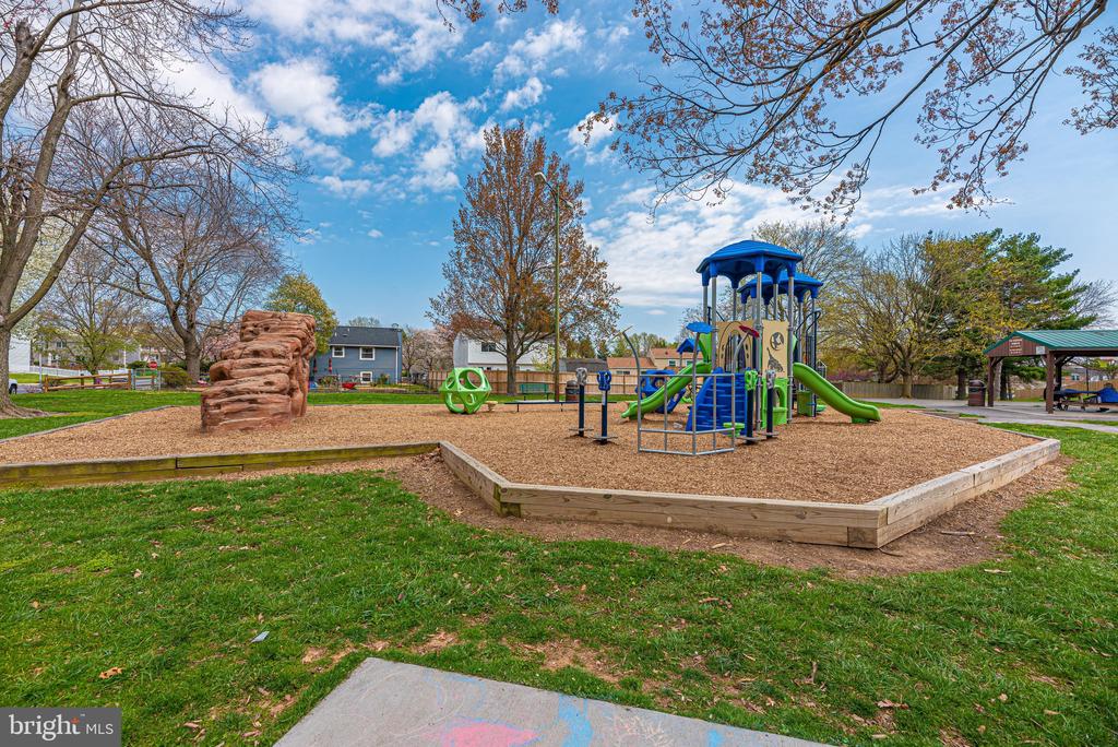 1709 SPRINGHOUSE COURT