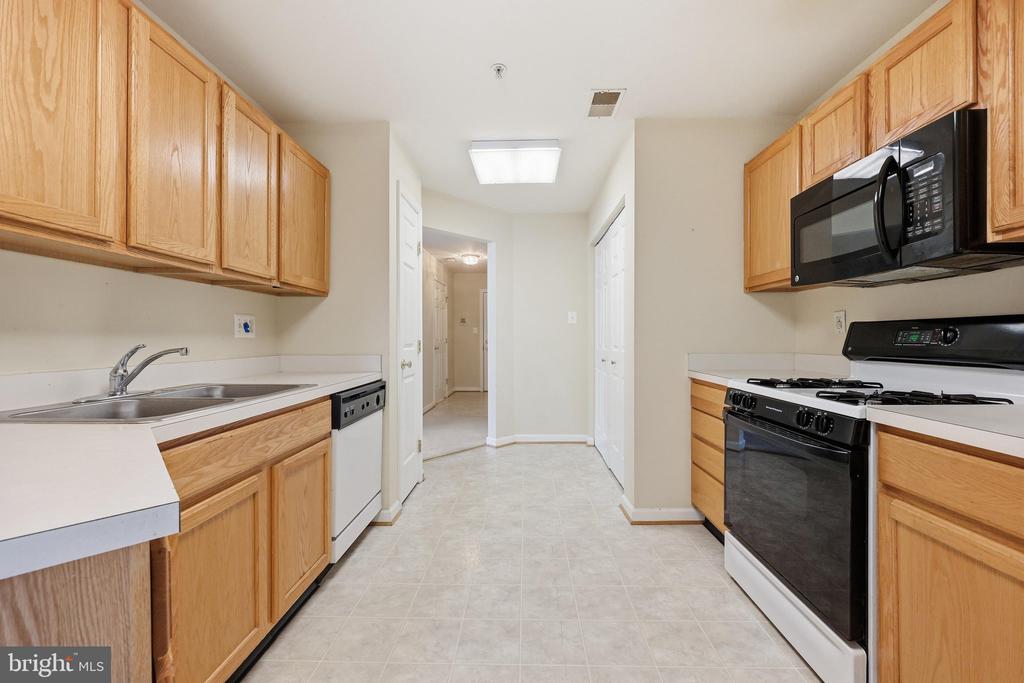 502 LEAHY COURT Unit: 2F