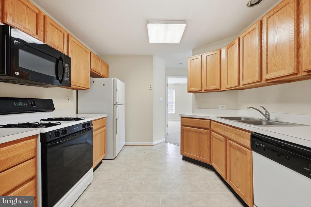 502 LEAHY COURT Unit: 2F