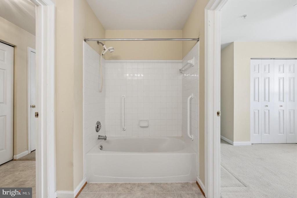 502 LEAHY COURT Unit: 2F