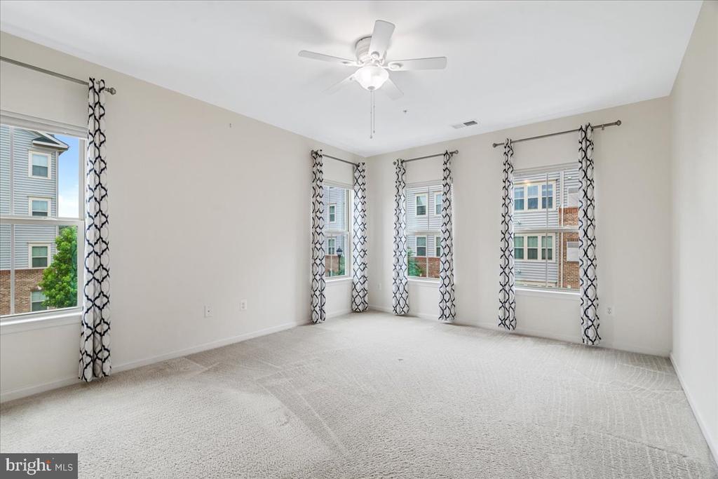 6511 WALCOTT LANE Unit: 202