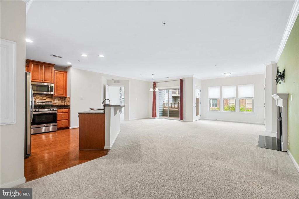 6511 WALCOTT LANE Unit: 202