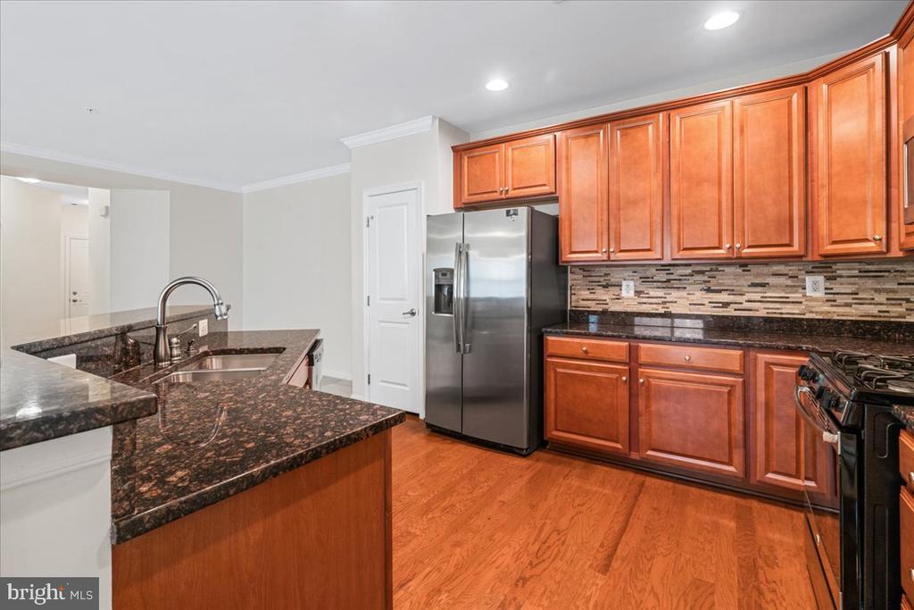 6511 WALCOTT LANE Unit: 202