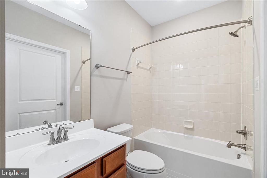 6511 WALCOTT LANE Unit: 202