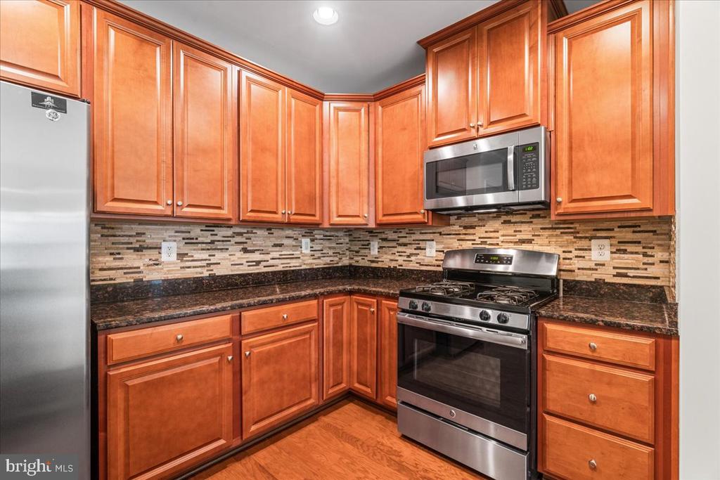 6511 WALCOTT LANE Unit: 202