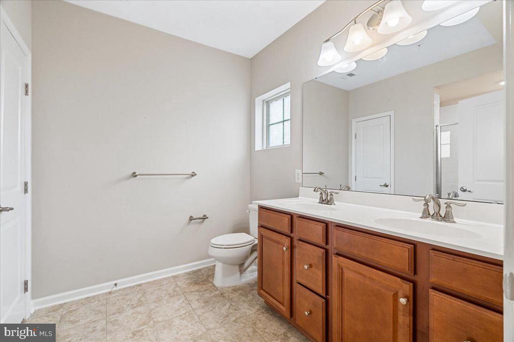 6511 WALCOTT LANE Unit: 202