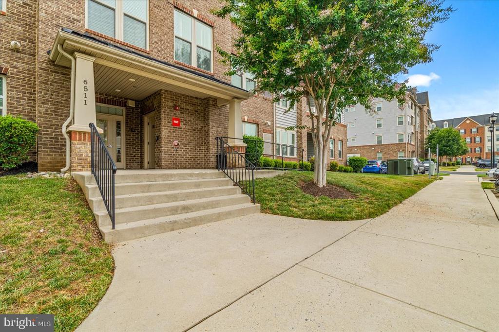 6511 WALCOTT LANE Unit: 202