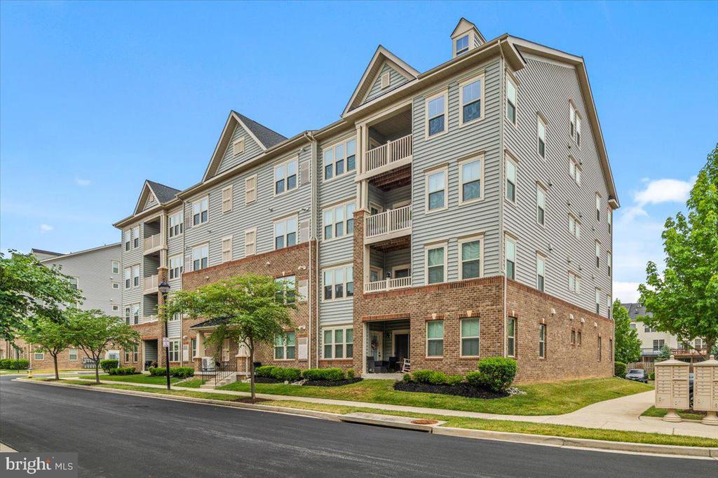6511 WALCOTT LANE Unit: 202
