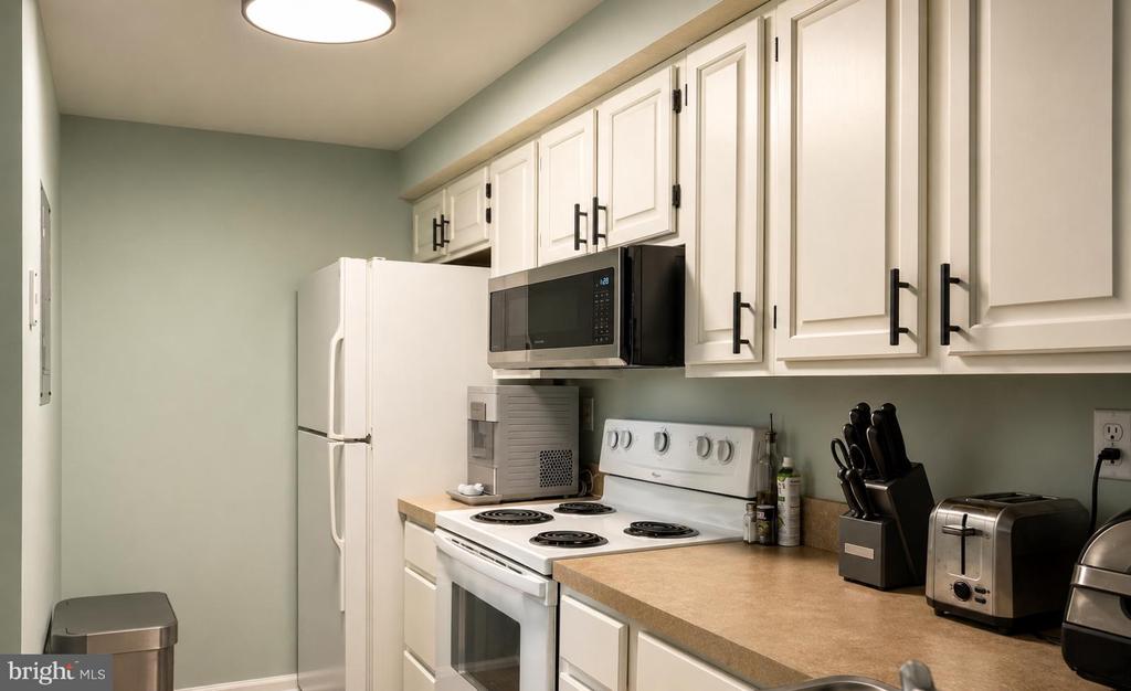 800 STRATFORD WAY Unit: E