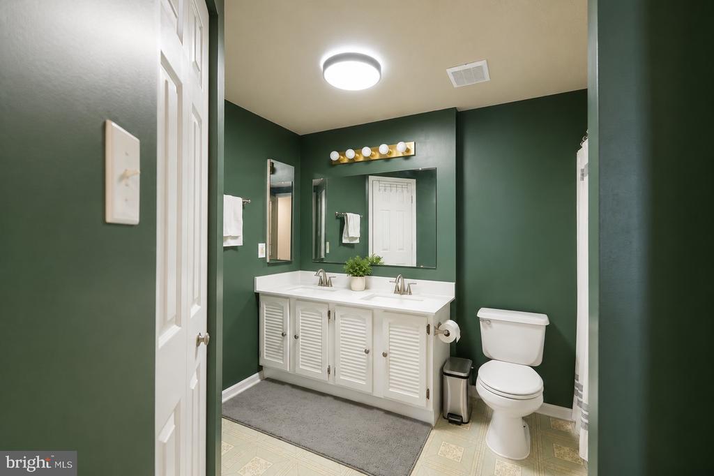 800 STRATFORD WAY Unit: E