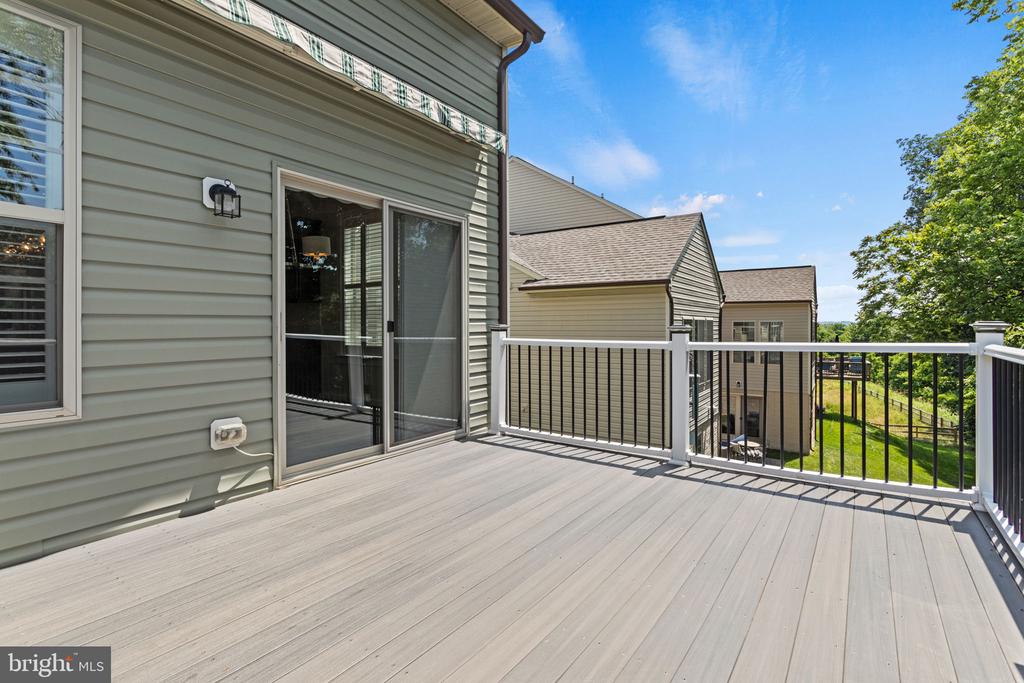 1112 SAXTON DRIVE