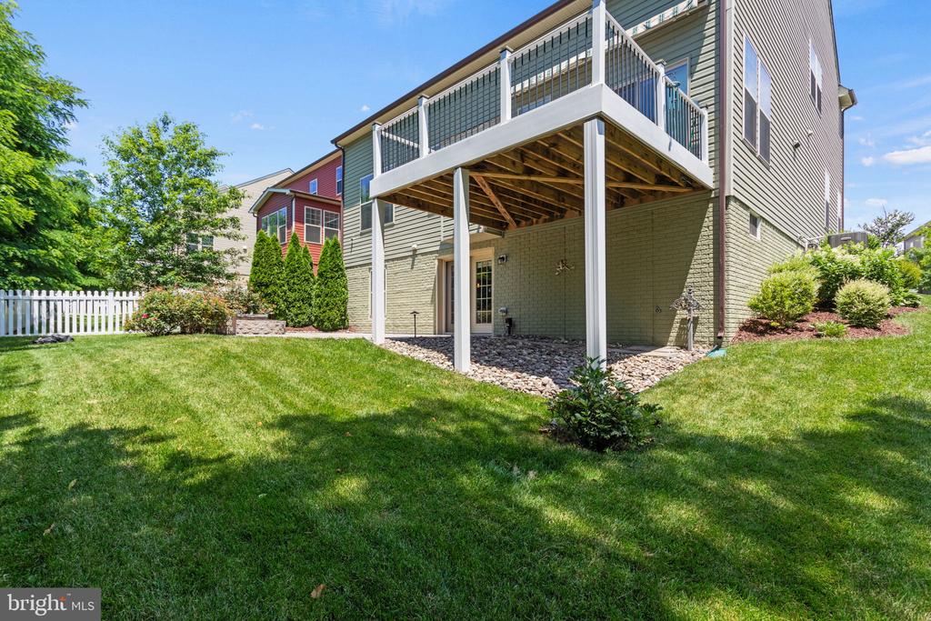 1112 SAXTON DRIVE