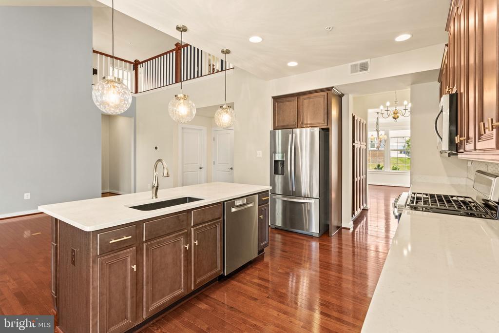 1112 SAXTON DRIVE