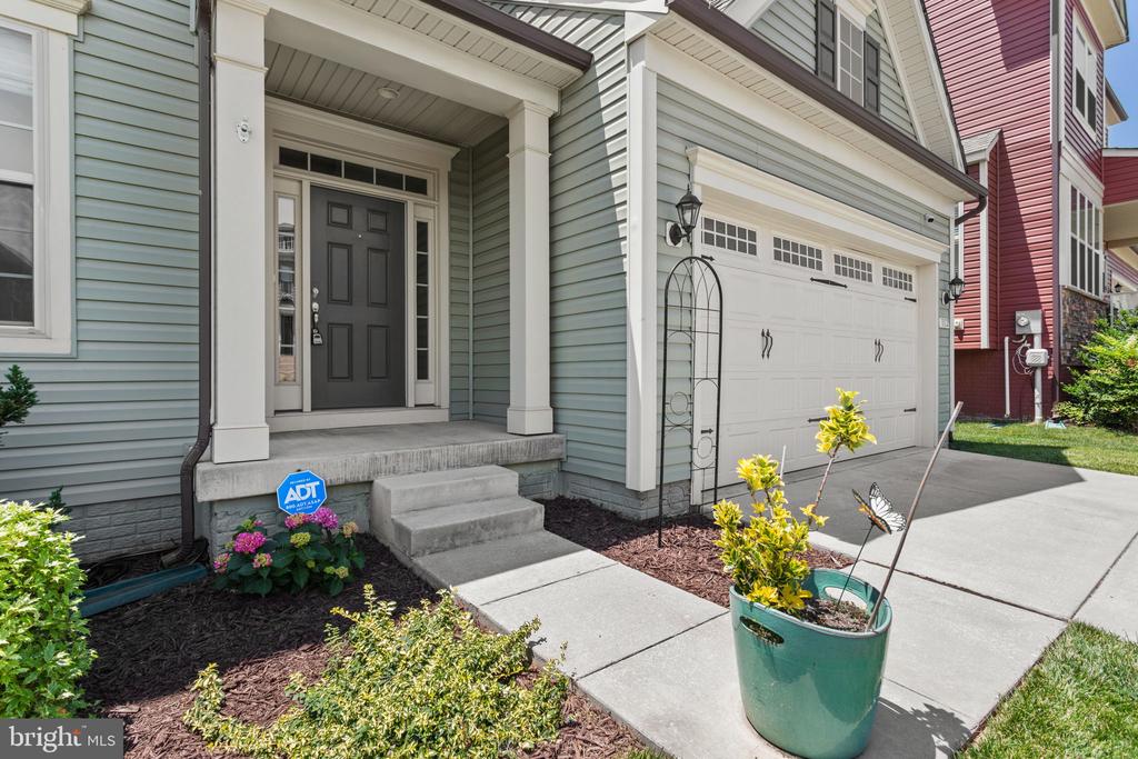 1112 SAXTON DRIVE