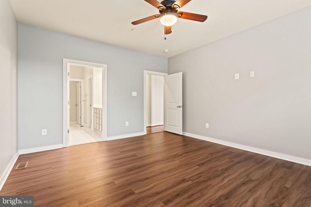 1112 SAXTON DRIVE
