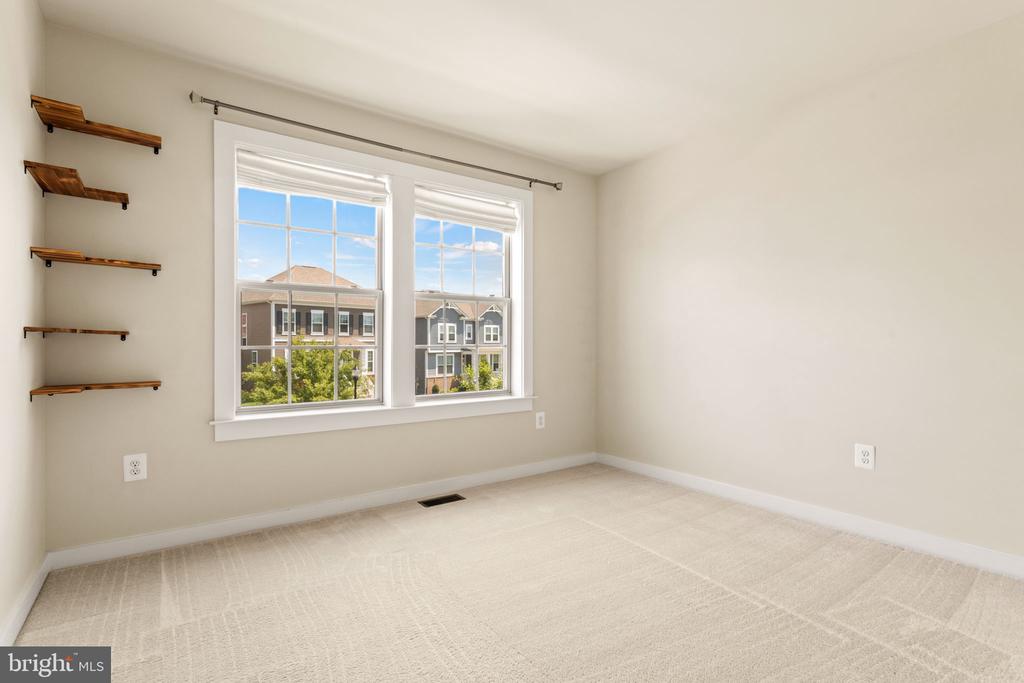 1112 SAXTON DRIVE