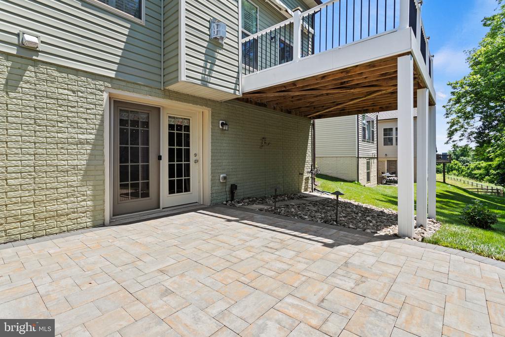 1112 SAXTON DRIVE
