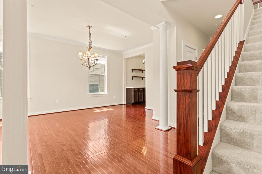1112 SAXTON DRIVE