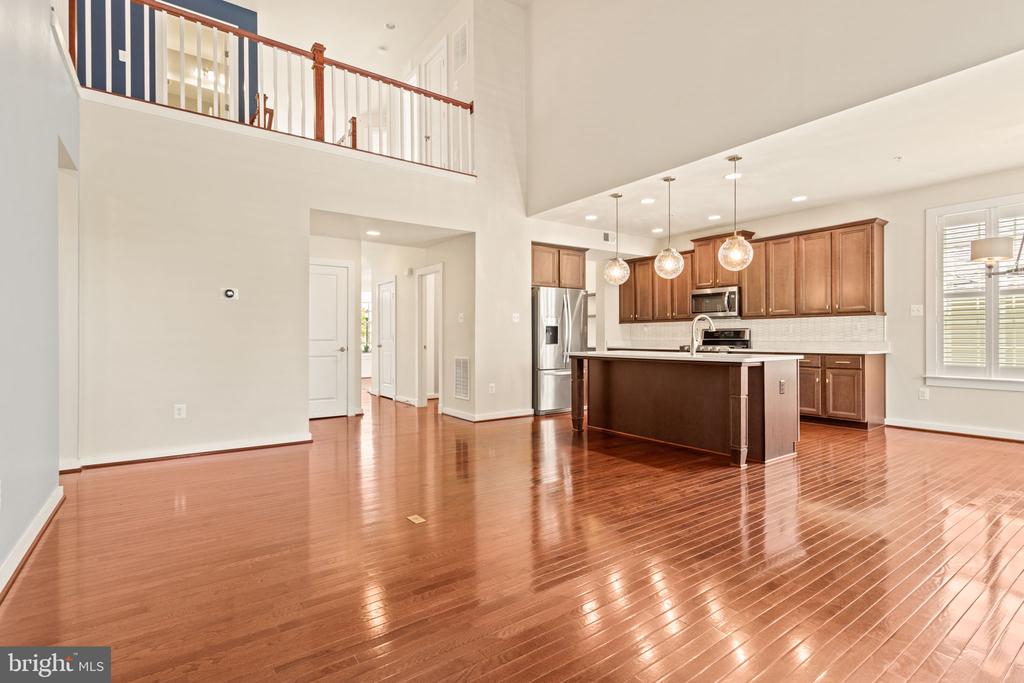 1112 SAXTON DRIVE