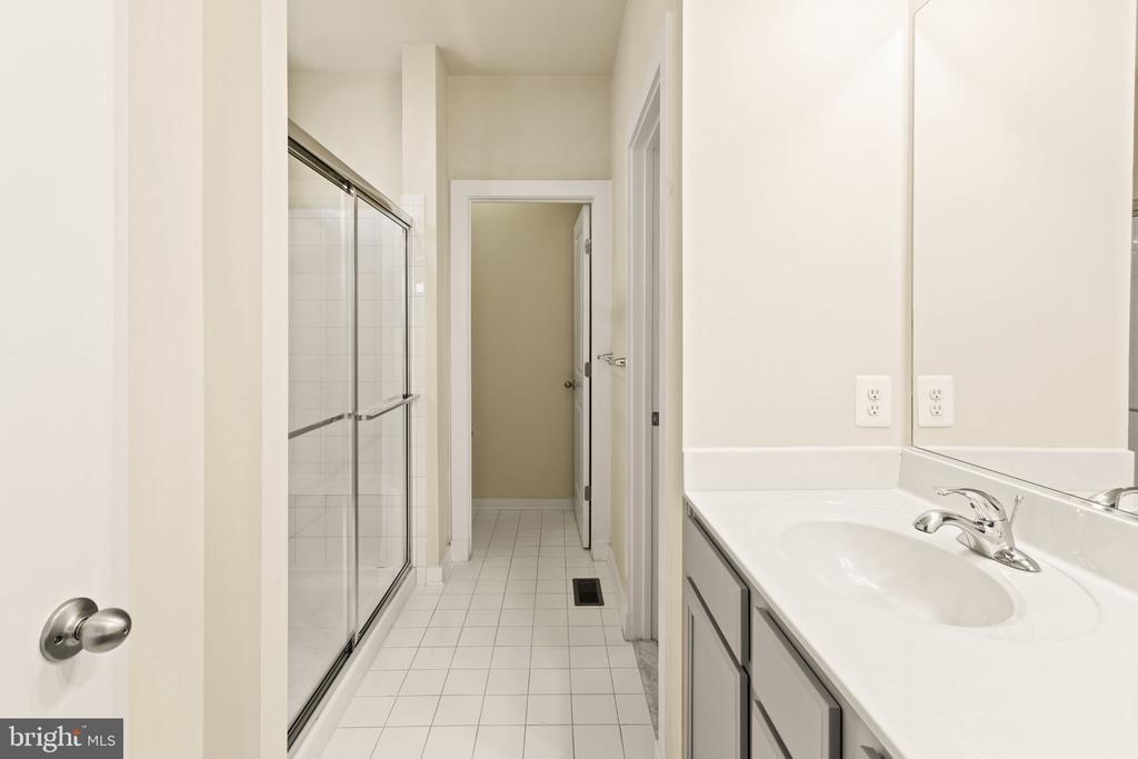 1112 SAXTON DRIVE