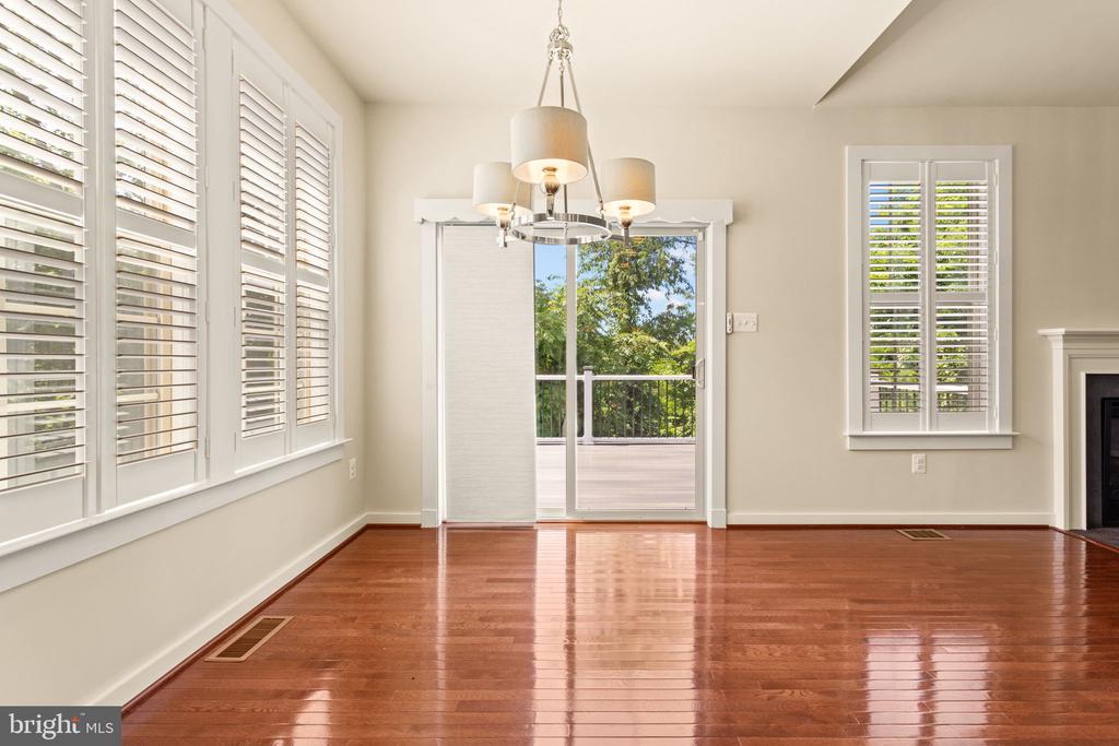 1112 SAXTON DRIVE